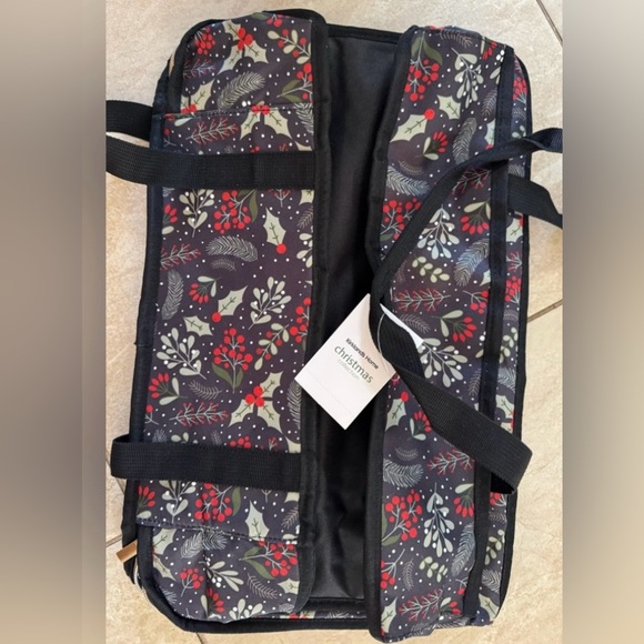 Kirkland’s Home Christmas Casserole Carrier and Spatula Set - Picture 5 of 10